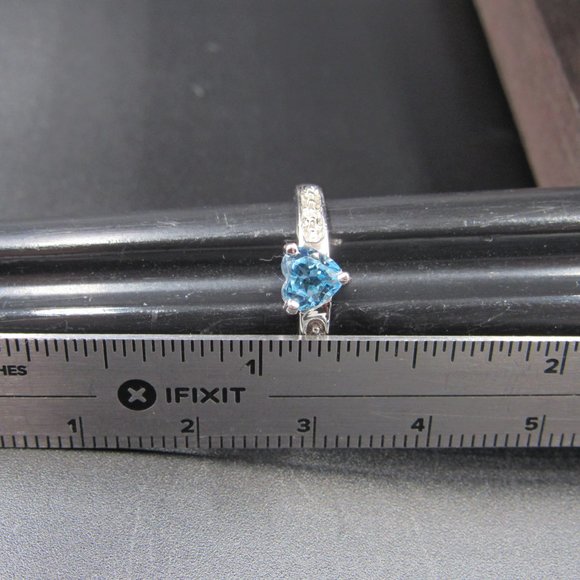 Size 5.25 10K Gold Light Blue Topaz Heart Ring - Picture 7 of 8